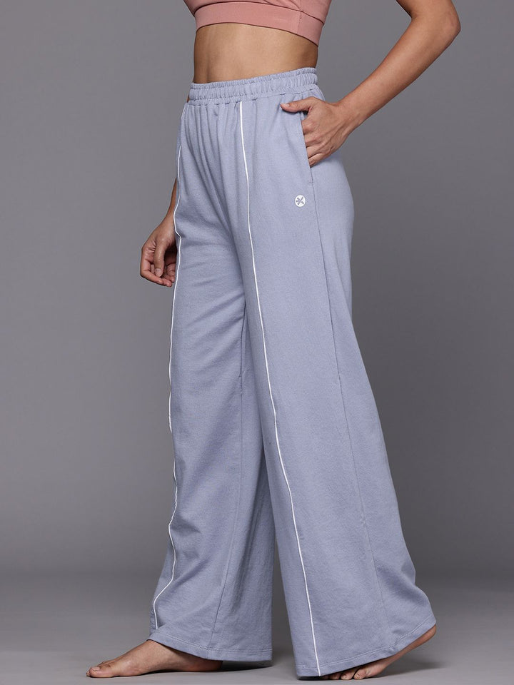 HRX by Hrithik Roshan Women Solid Piping Detailed Yoga Trackpants