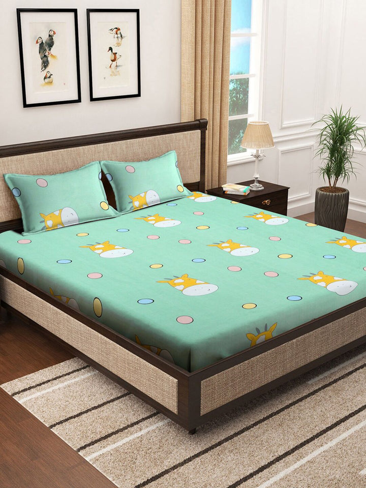 KLOTTHE Green Conversational Polycotton 300 TC King Fine Bedsheet dengan 2 Sarung Bantal-98 x 87 inci
