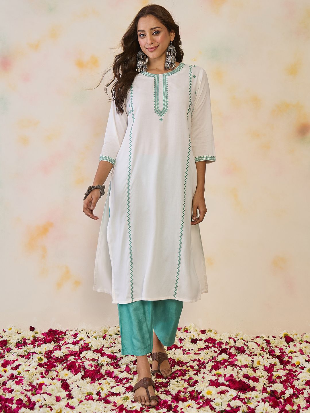 Indo Era Women Geometric Embroidered Thread Work Floral Kurta