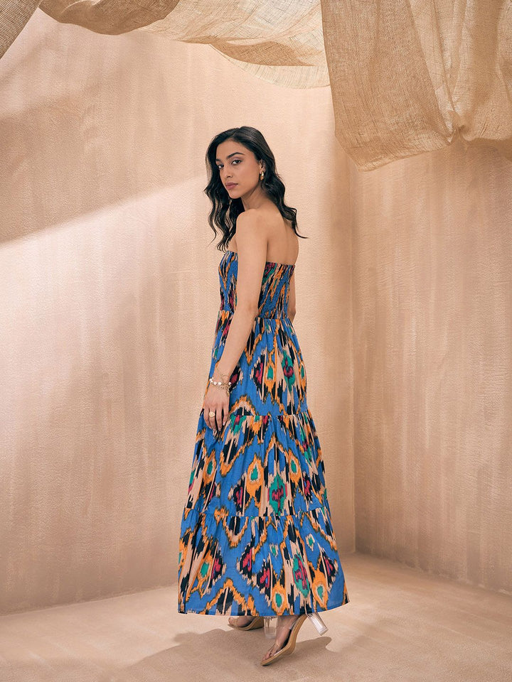 Pink Paprika oleh Sassafras Ikat dicetak Strapless Smocked Tube Fit & Flare Maxi Dress