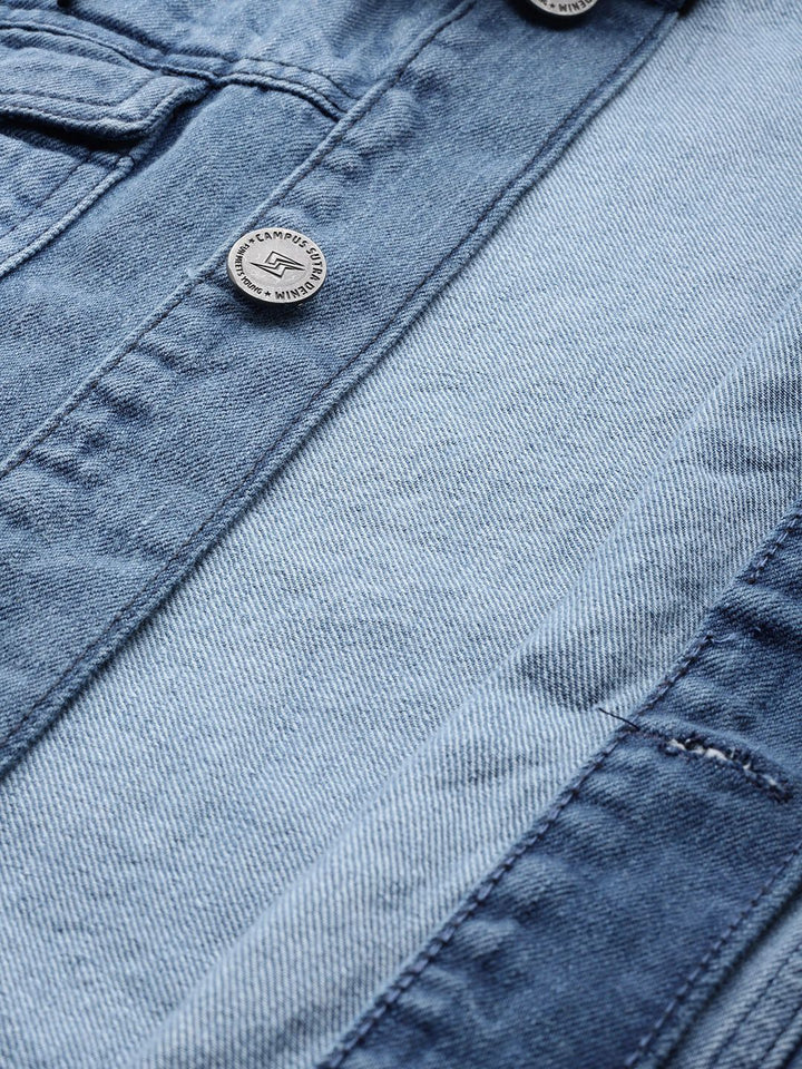 Kampus Sutra Lelaki Membasuh Jaket Denim Berkerudung
