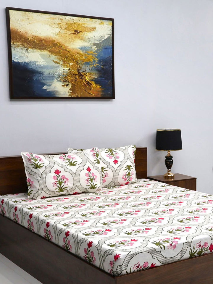 BOMBAY DYEING White & Green Floral 144 TC Queen Bedsheet with 2 Pillow Covers