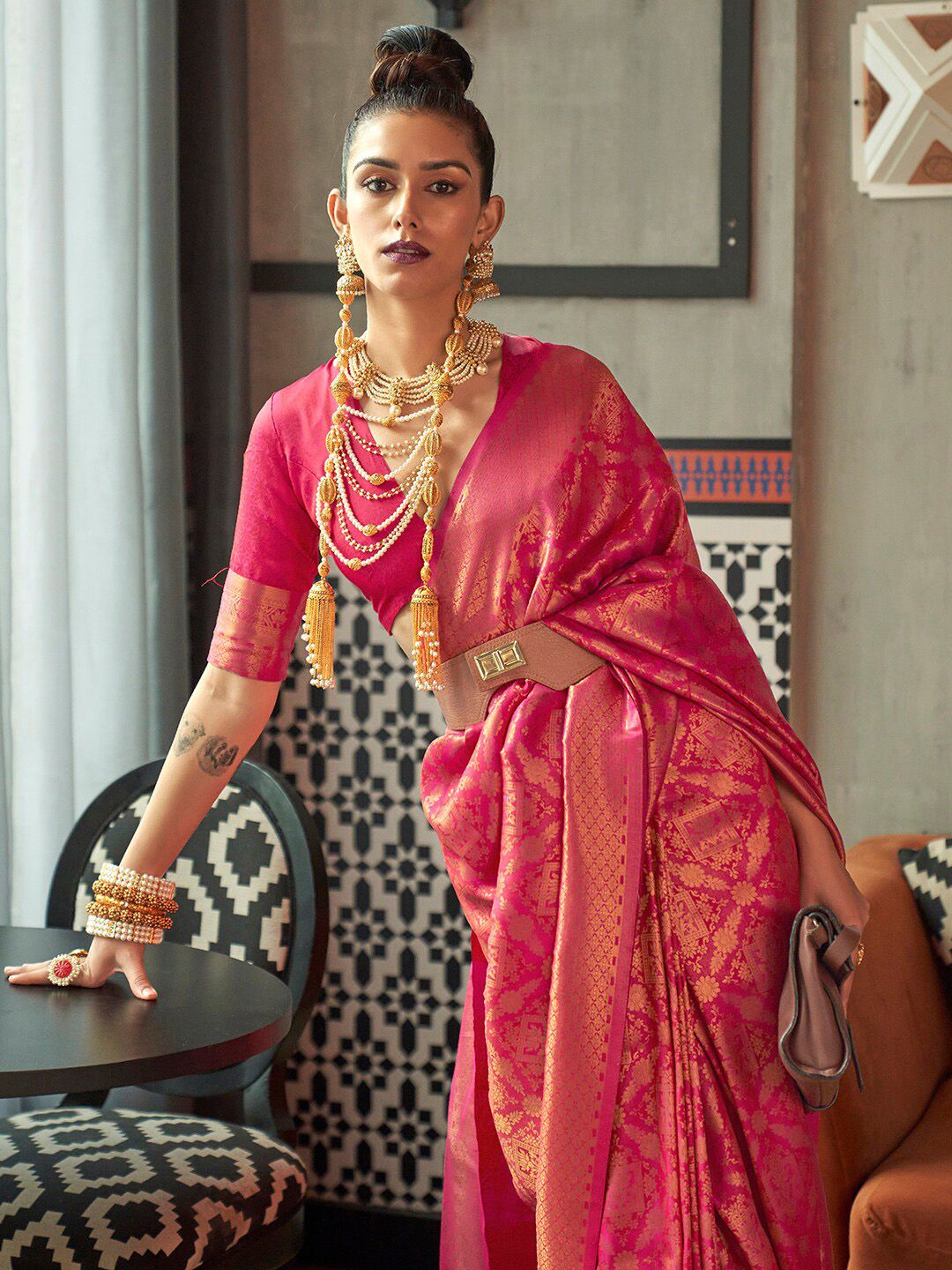 Saree mall Woven Design Zari Silk Blend Kanjeevaram Saree
