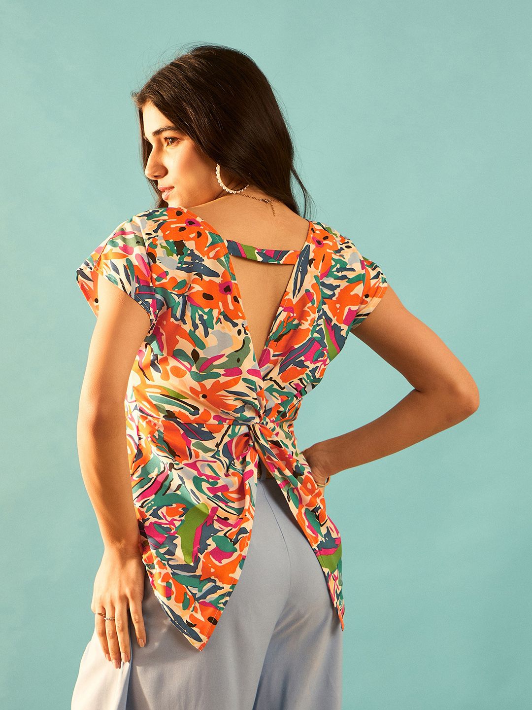 Berrylush White Abstract Printed Cut Out Detailed Twisted Extended Sleeve Styled Back Top