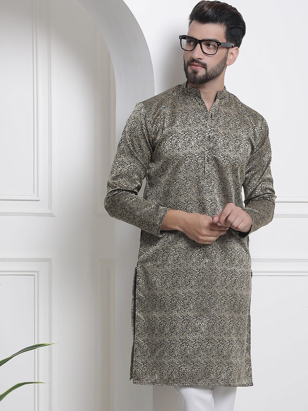 SOJANYA Mandarin Collar Floral Print Thread Work Kurta