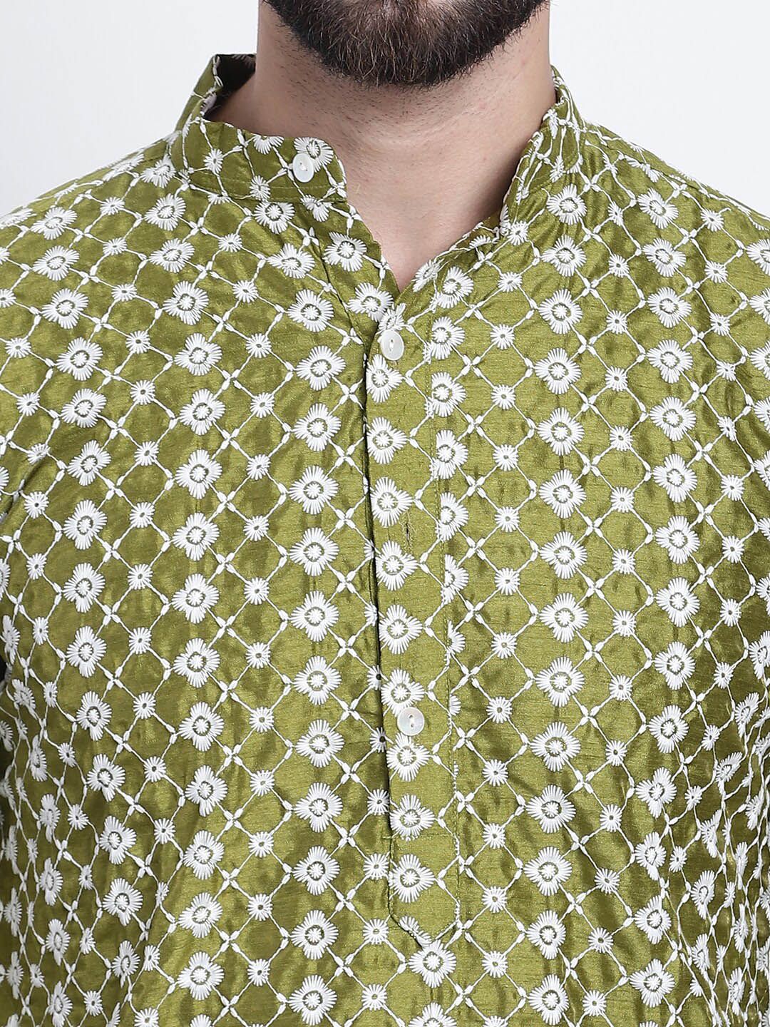 SOJANYA Floral Embroidered Thread Work Straight Kurta