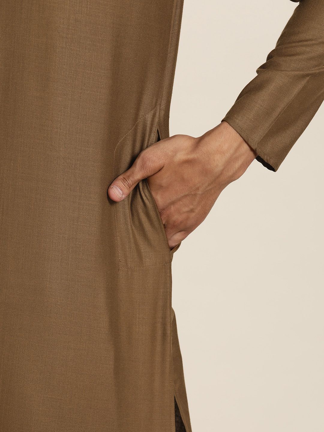 Anug by SOJANYA Men Brown Pure Cotton Solid Gotta Patti Detail Kurta