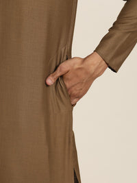 Anug by SOJANYA Men Brown Pure Cotton Solid Gotta Patti Detail Kurta