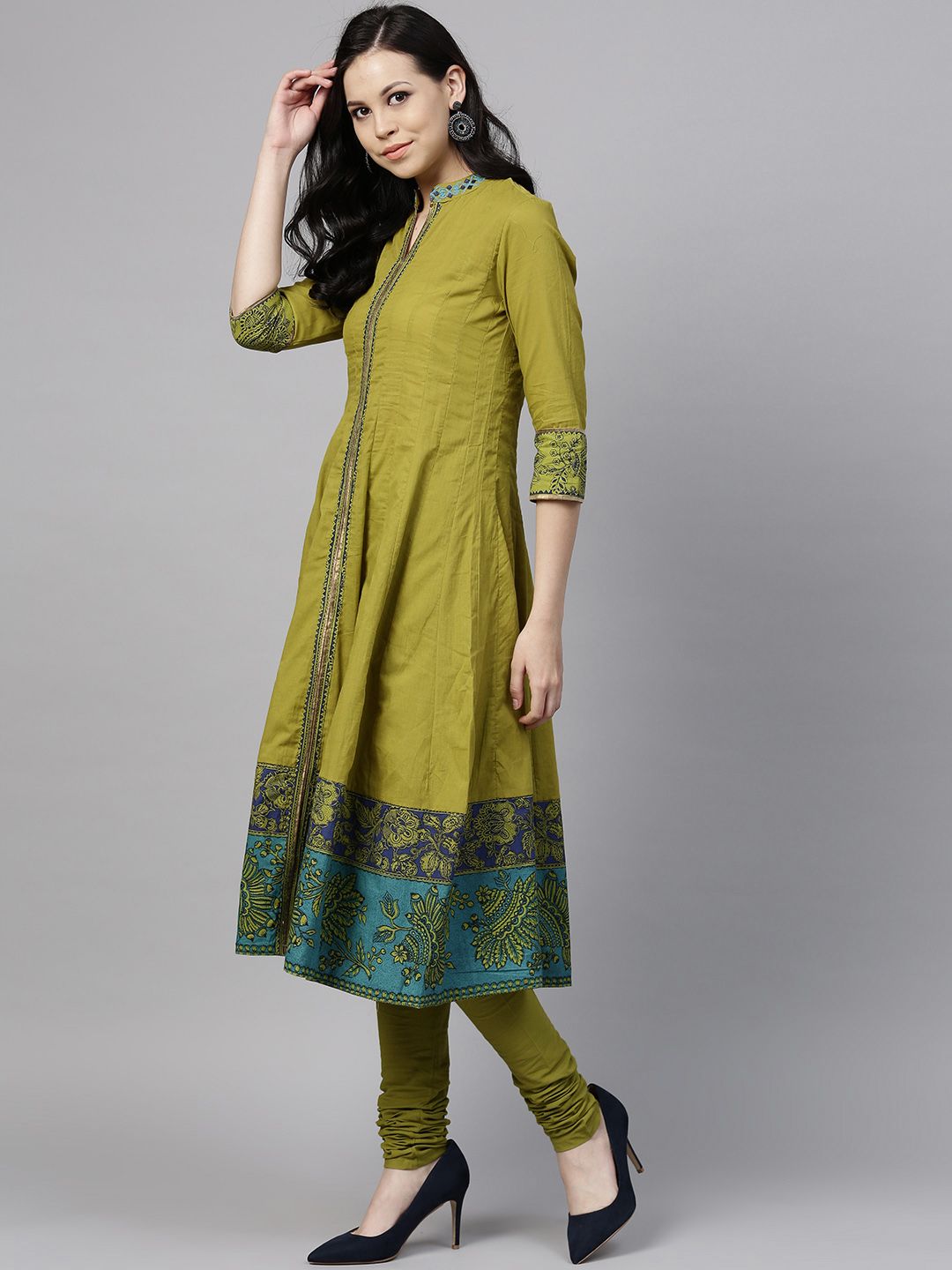 Rain & Rainbow Women Solid Kurta Set