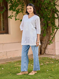House of Chikankari Women White Cotton Chikankari Embroidered Kurti