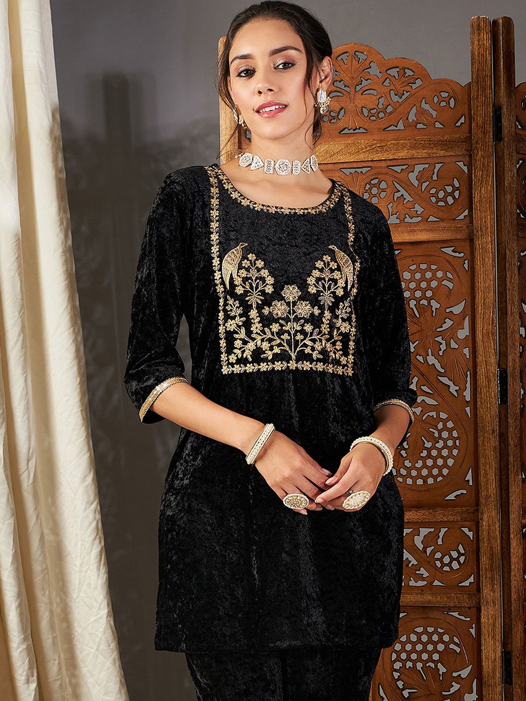 Shae by SASSAFRAS Floral Yoke Design Thread Work Velvet Short Kurta