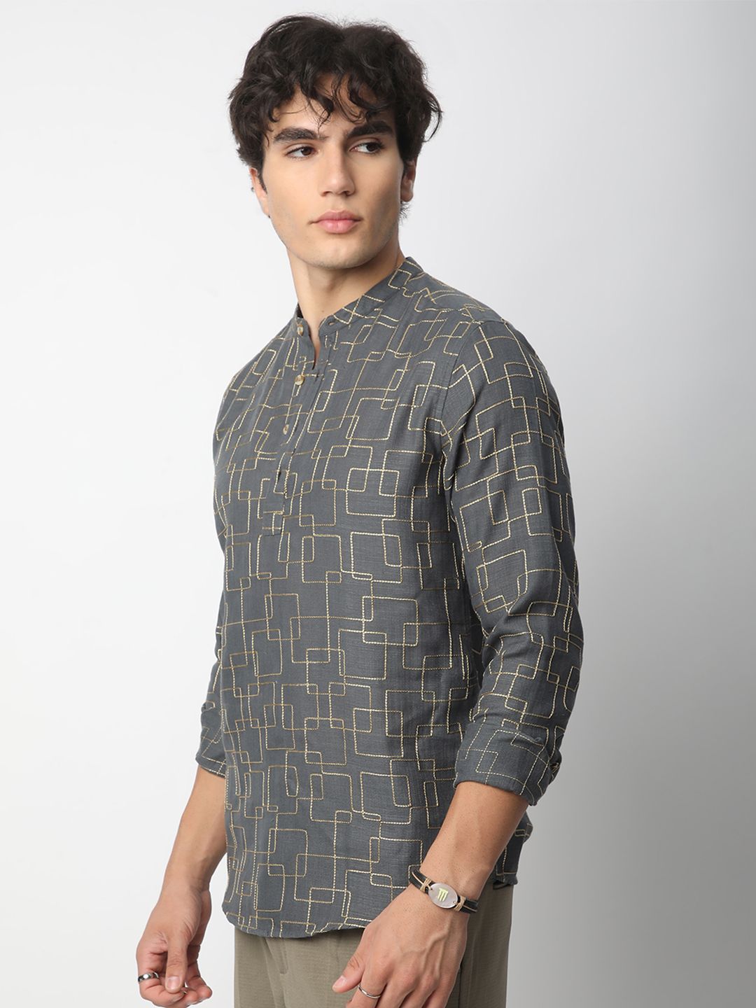 VASTRADO Geometric Embroidered Band Collar Thread Work Straight Kurta