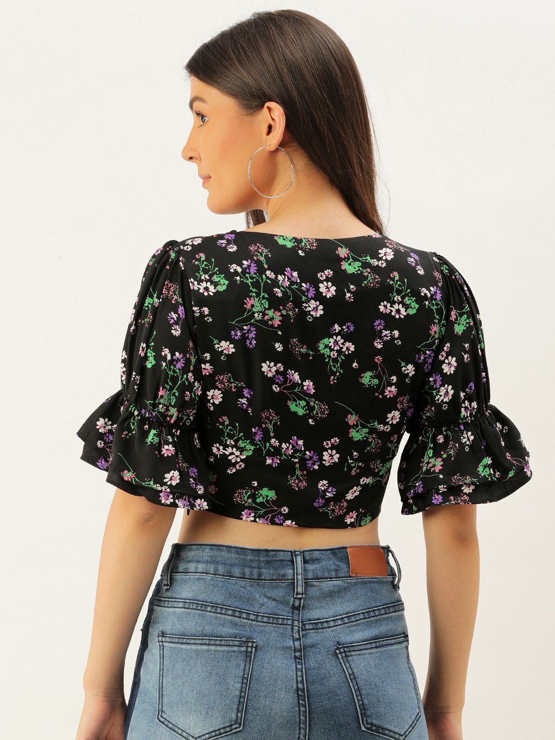 Berrylush Black Floral Printed Crepe Regular Crop Top