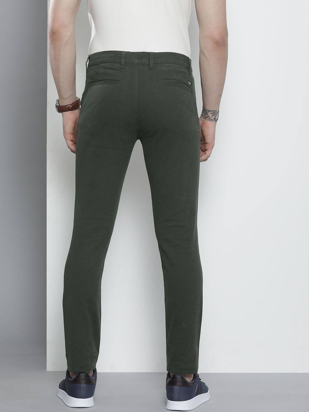 The Indian Garage Co Men Olive Green Solid Chinos Trousers