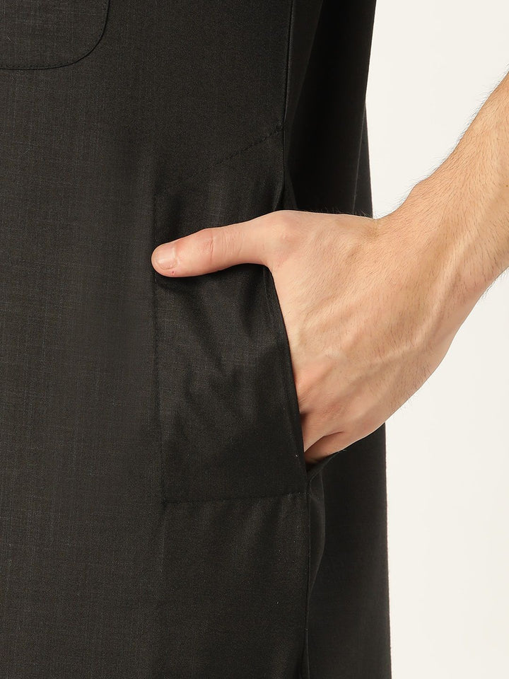 SOJANYA Lelaki Black Solid Pathani Kurta