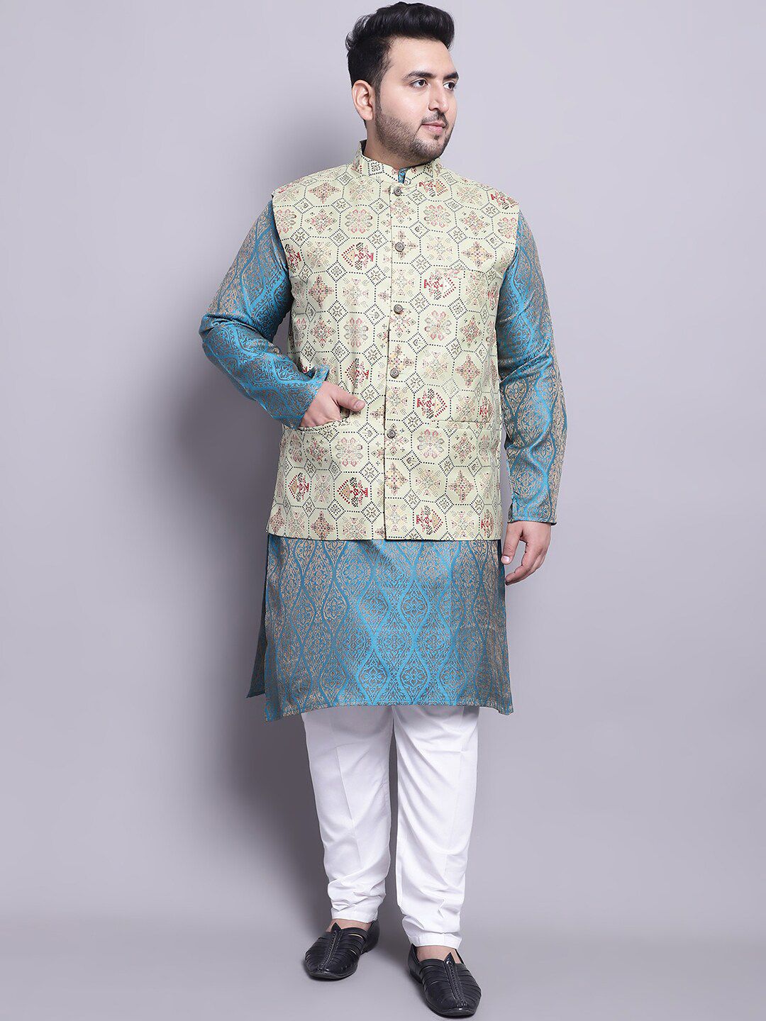 SOJANYA PLUS Plus Size Woven Design Kurta With Pyjamas & Printed Nehru Jacket