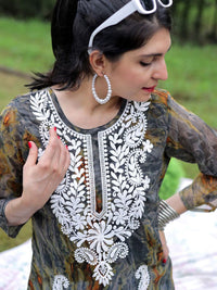 KALINI Ethnic Motifs Thread Work Chikankari Embroidery Georgette Straight Kurta