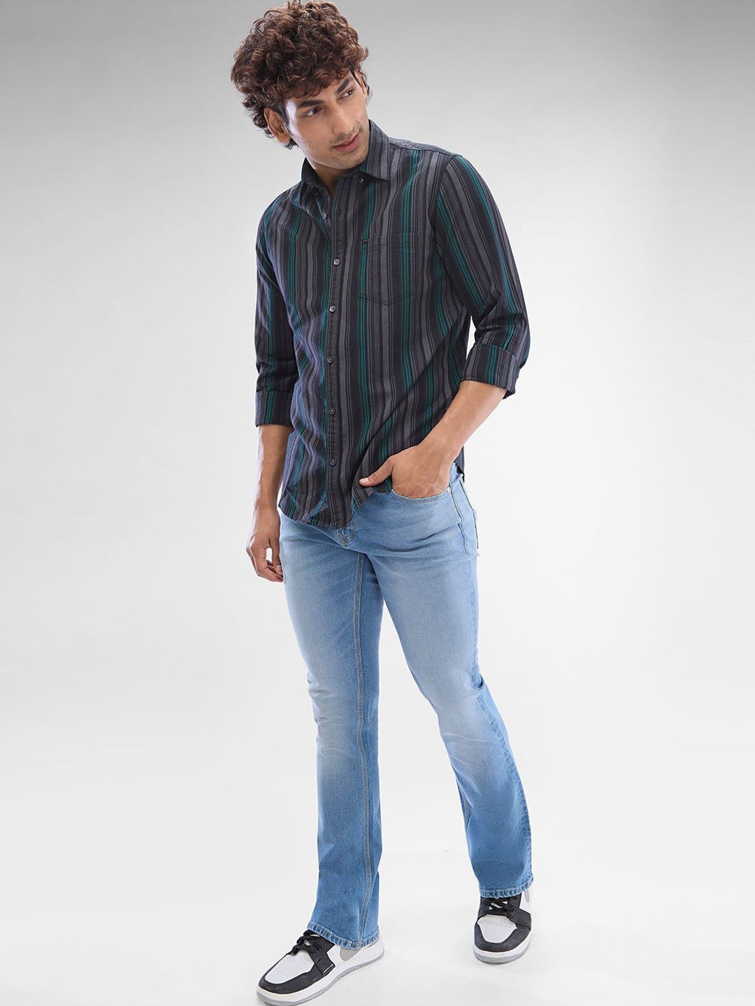 SPYKAR Men Slim Fit Opaque Striped Casual Shirt