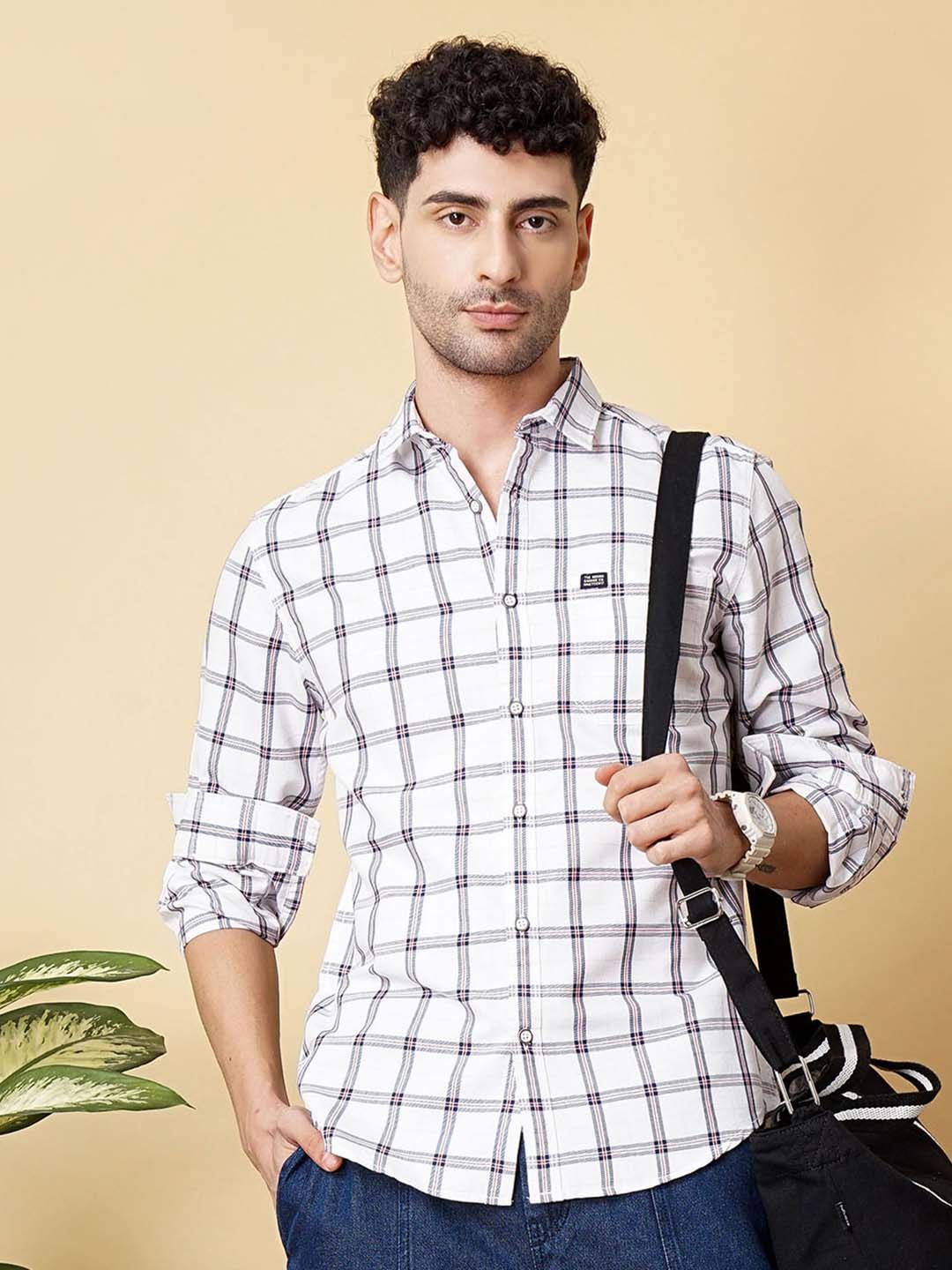 The Indian Garage Co Men White & Blue Slim Fit Checked Pure Cotton Casual Shirt