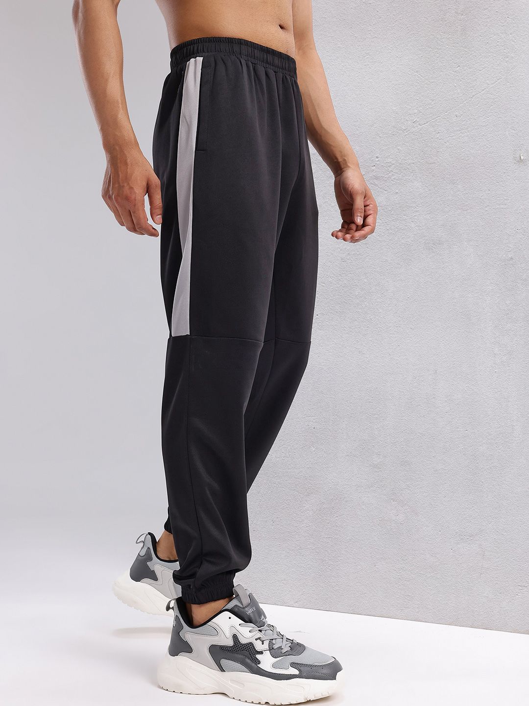 HRX by Hrithik Roshan Men Brand Logo Printed Mid-Rise Rapid-Dry Running Joggers