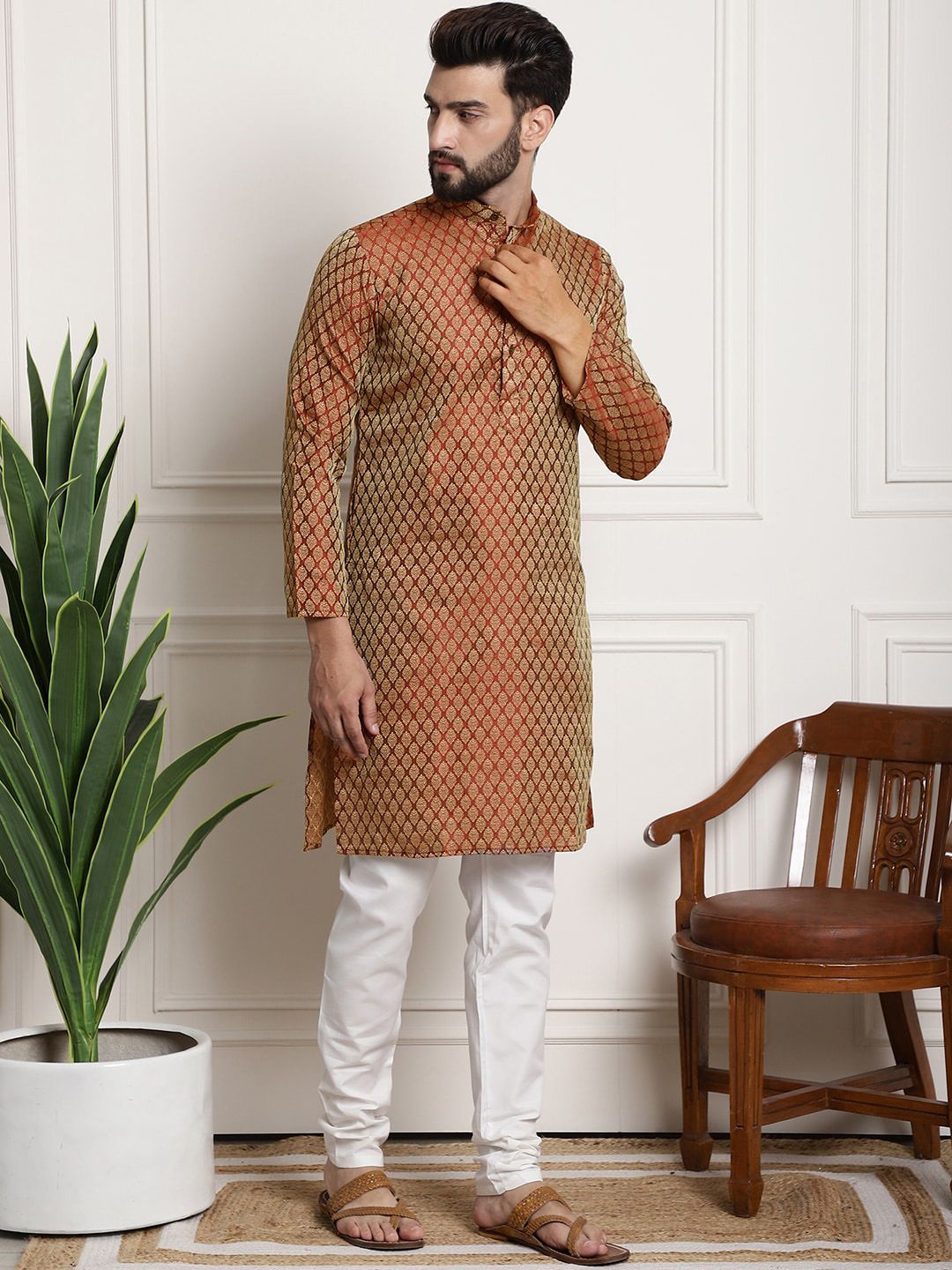 SOJANYA  Ethnic Motifs Woven Deisgn Regular Kurta With Churidar