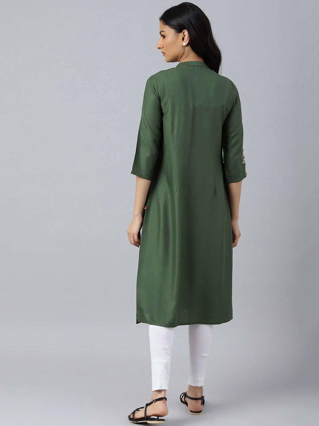 W Women Green Embroidered Thread Work Kurta