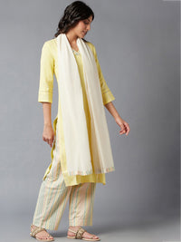 W Women Geometric Print Kurta With Parallel Pant & Dupatta