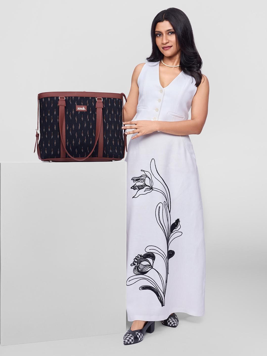 ZOUK Black & White Printed Vegan Leather Sustainable Shoulder 16 Inch Laptop Bag