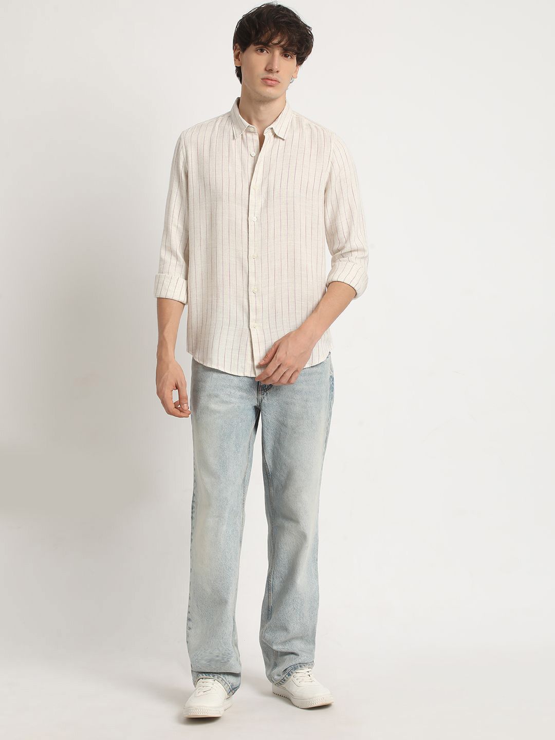 THE BEAR HOUSE Vertical Striped Slim Fit Casual Shirt