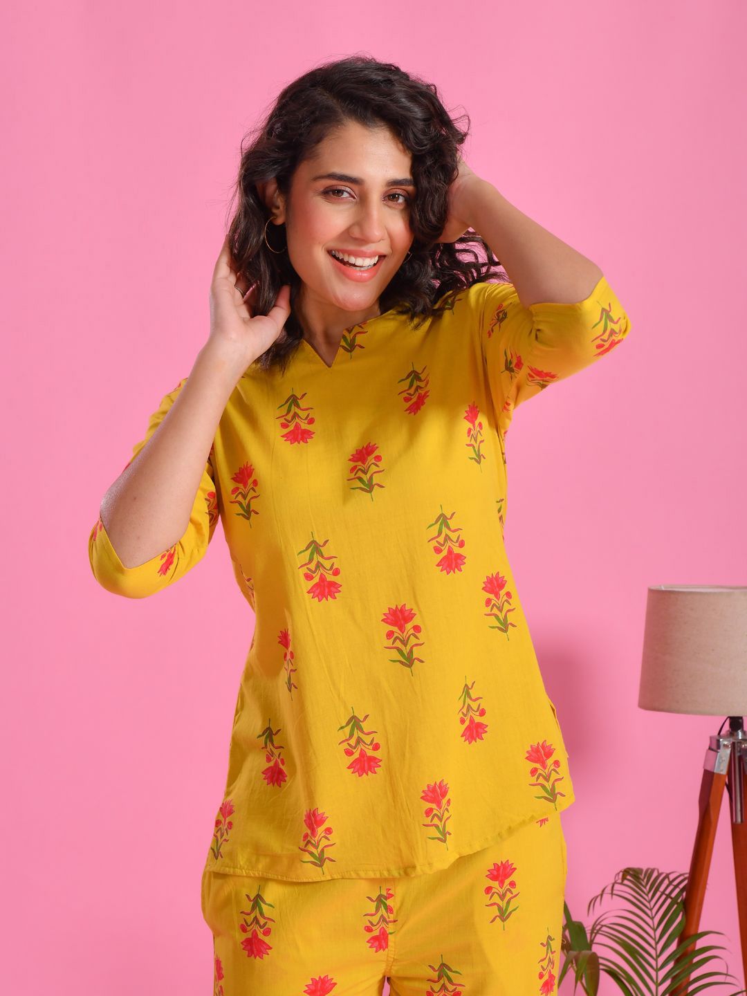 Sanskrutihomes Floral dicetak atas dengan seluar saman malam bulat bulat