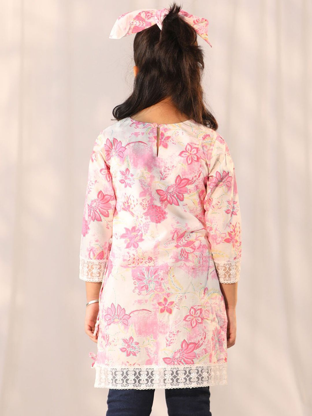 VASTRAMAY Girls Floral Printed Pure Cotton Kurta