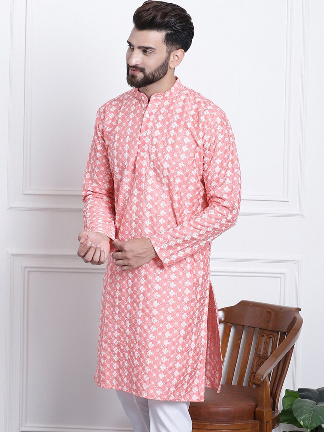 SOJANYA Floral Embroidered Thread Work Straight Kurta