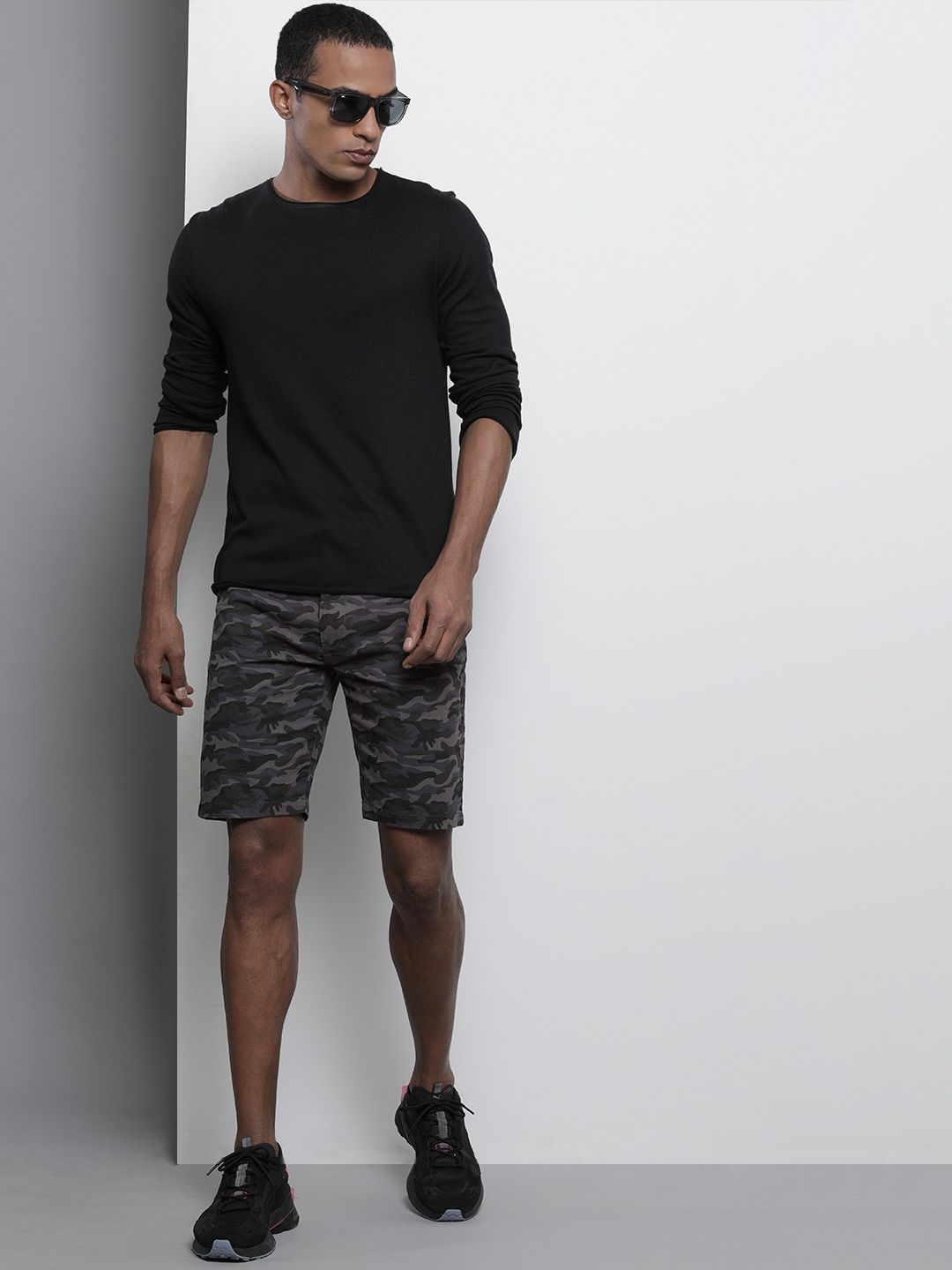 The Indian Garage Co Men Grey Printed Slim Fit Chino Shorts
