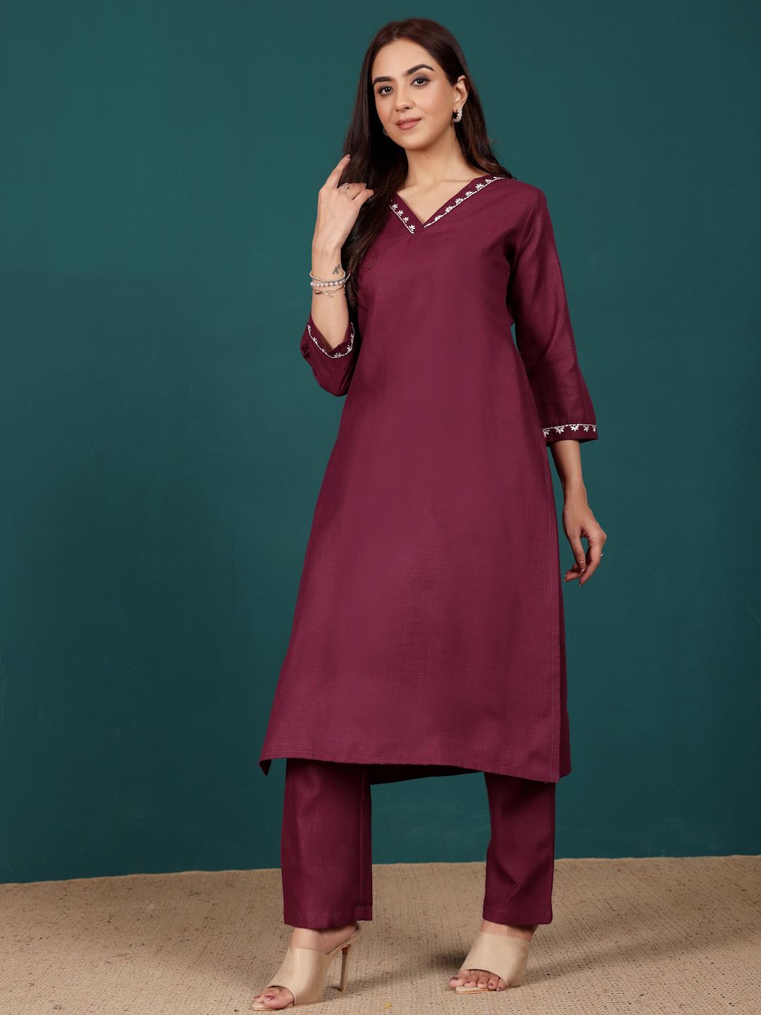 Varanga Women Embroidered Regular Thread Work Kurta with Trousers