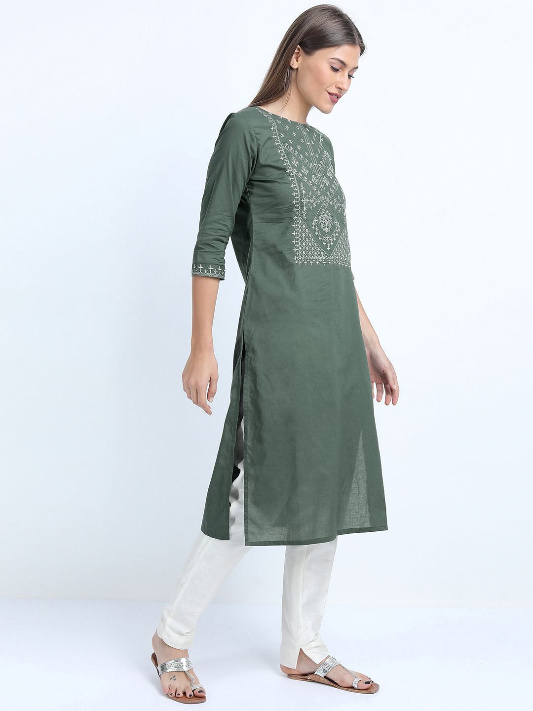 Vishudh Green Floral Embroidered Round Neck Thread Work Straight Kurta