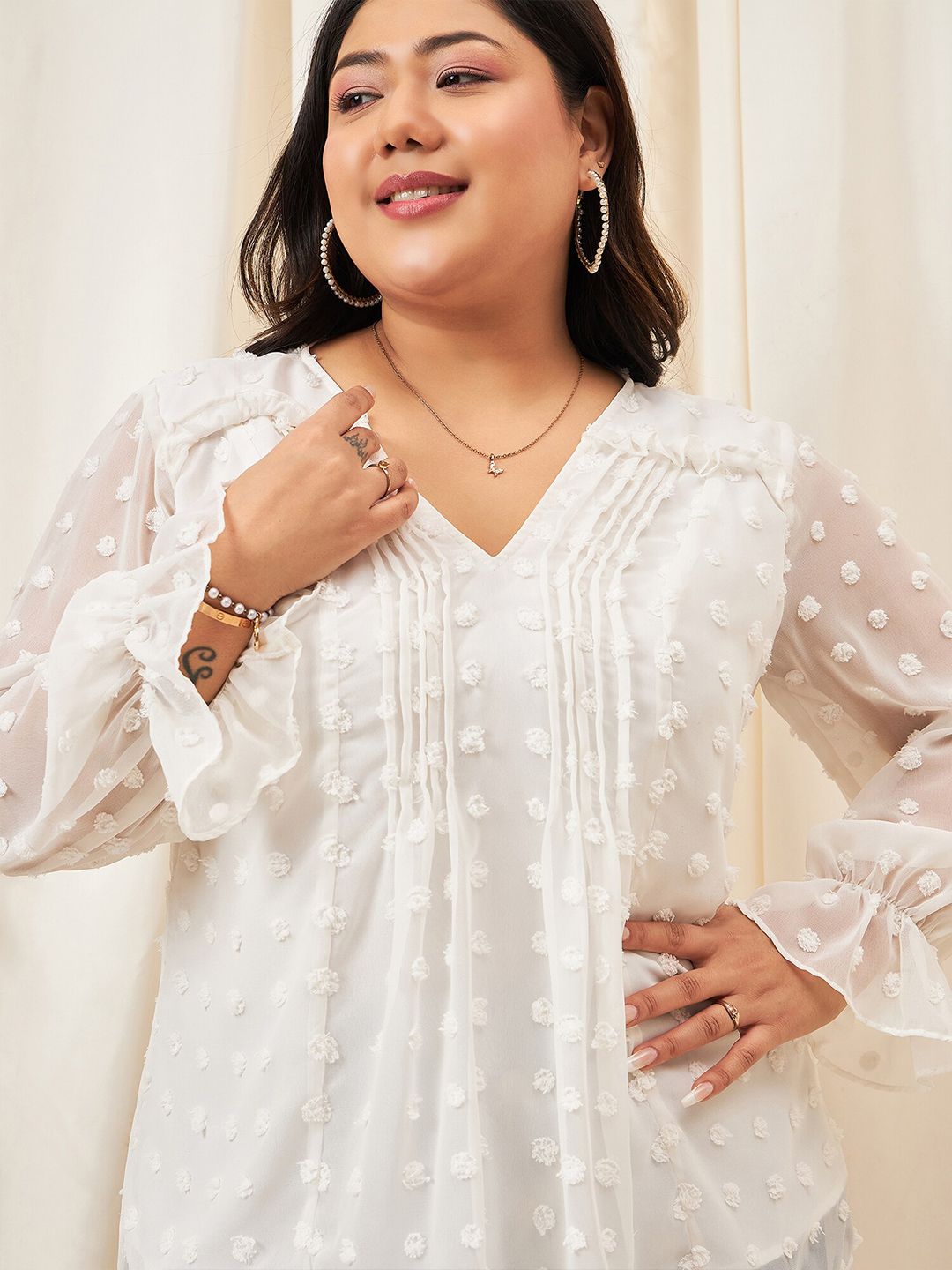 Berrylush Curve Plus Size White Self Design V-Neck Puff Sleeve Top