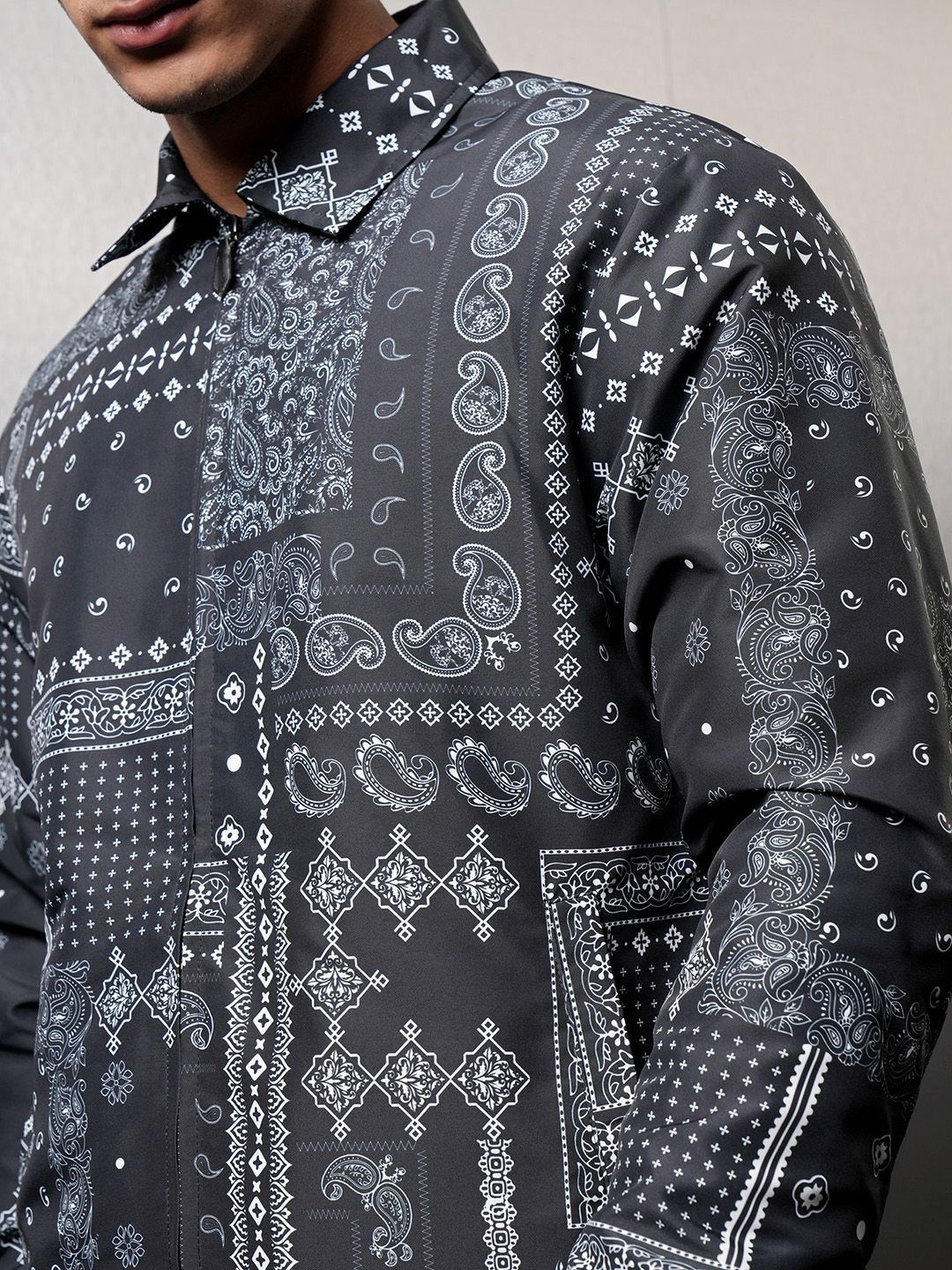 HIGHLANDER Men Crop Denim Jacket with Patchwork