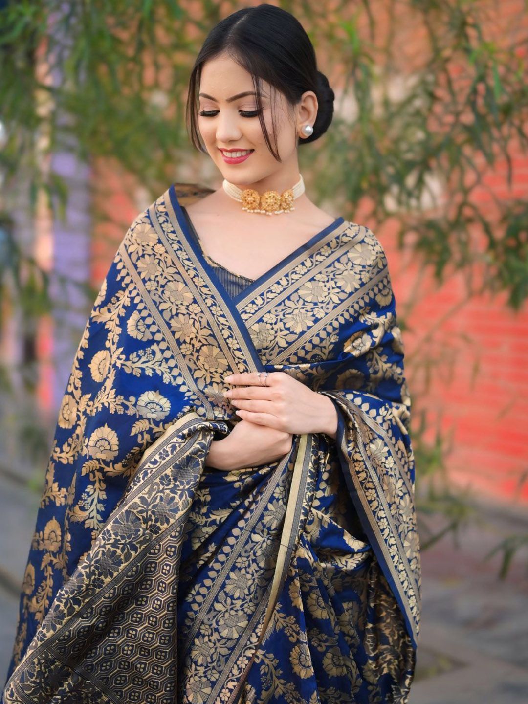 KALINI Ethnic Motifs Woven Design Zardozi Banarasi Saree with Blouse Piece