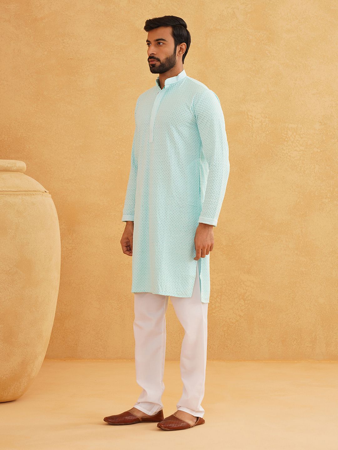 SOJANYA Benang Sulam Geometrik Berfungsi Kurta Kapas Tulen dengan Churidar