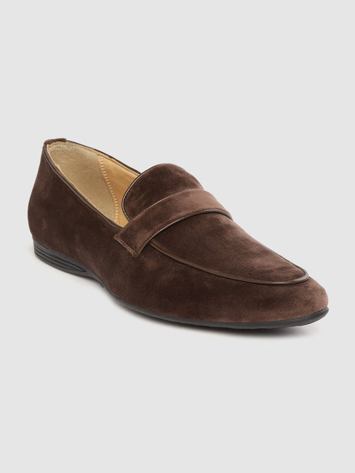 House of Pataudi Men Coffee Brown Velvet Finish Handcrafted Slip-Ons