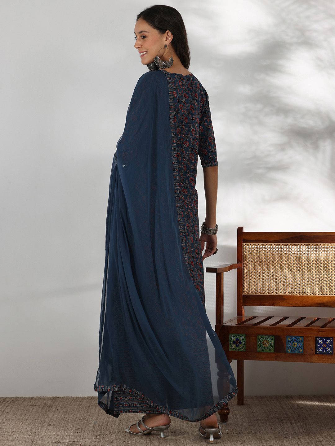 Libas Floral Printed Neck Neck Cotton Pure Straight Kurta dengan Palazzos & Dupatta
