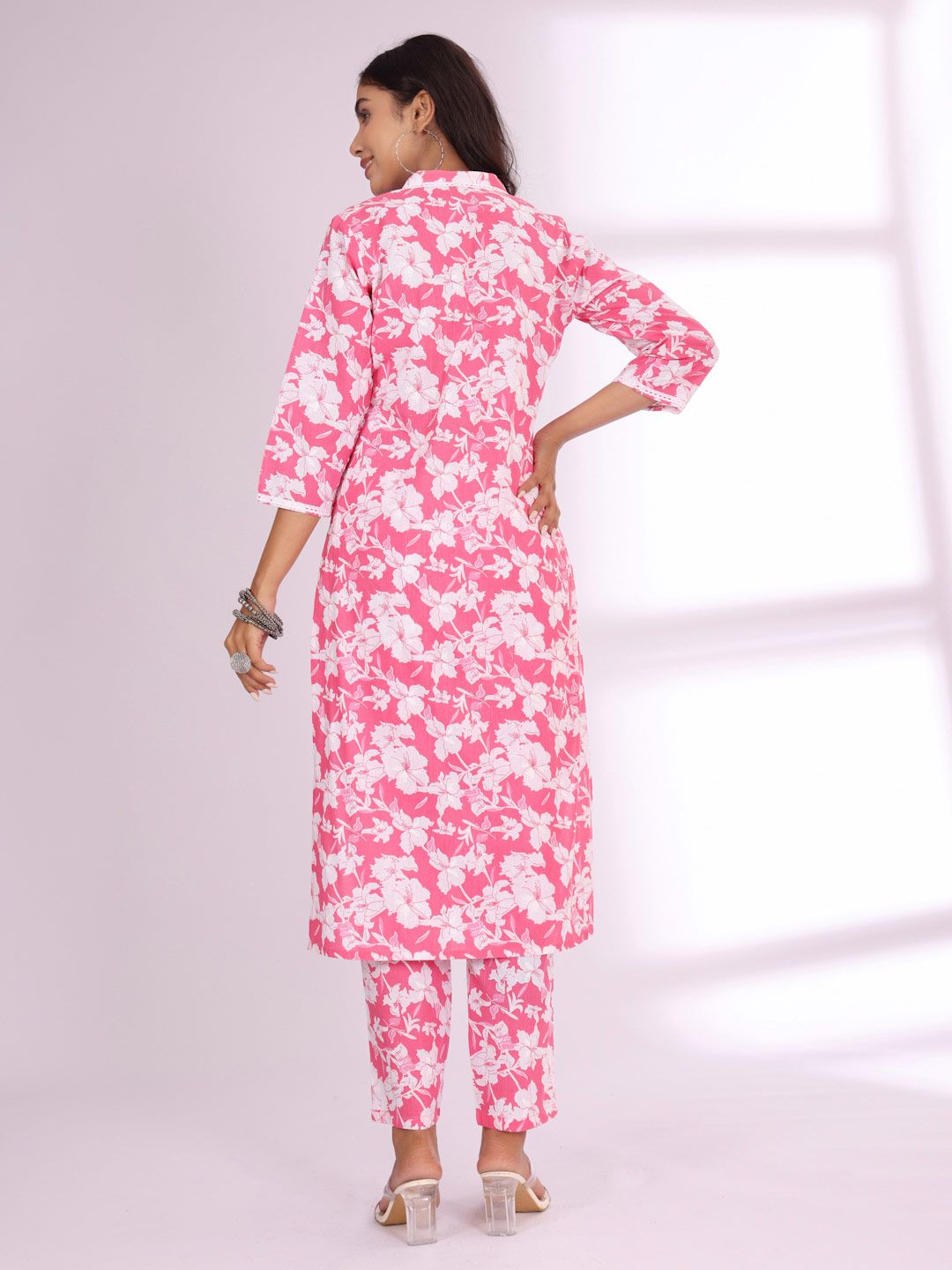 Varanga Pink Floral Printed Mandarin Collar Pure Cotton Kurta with Trousers
