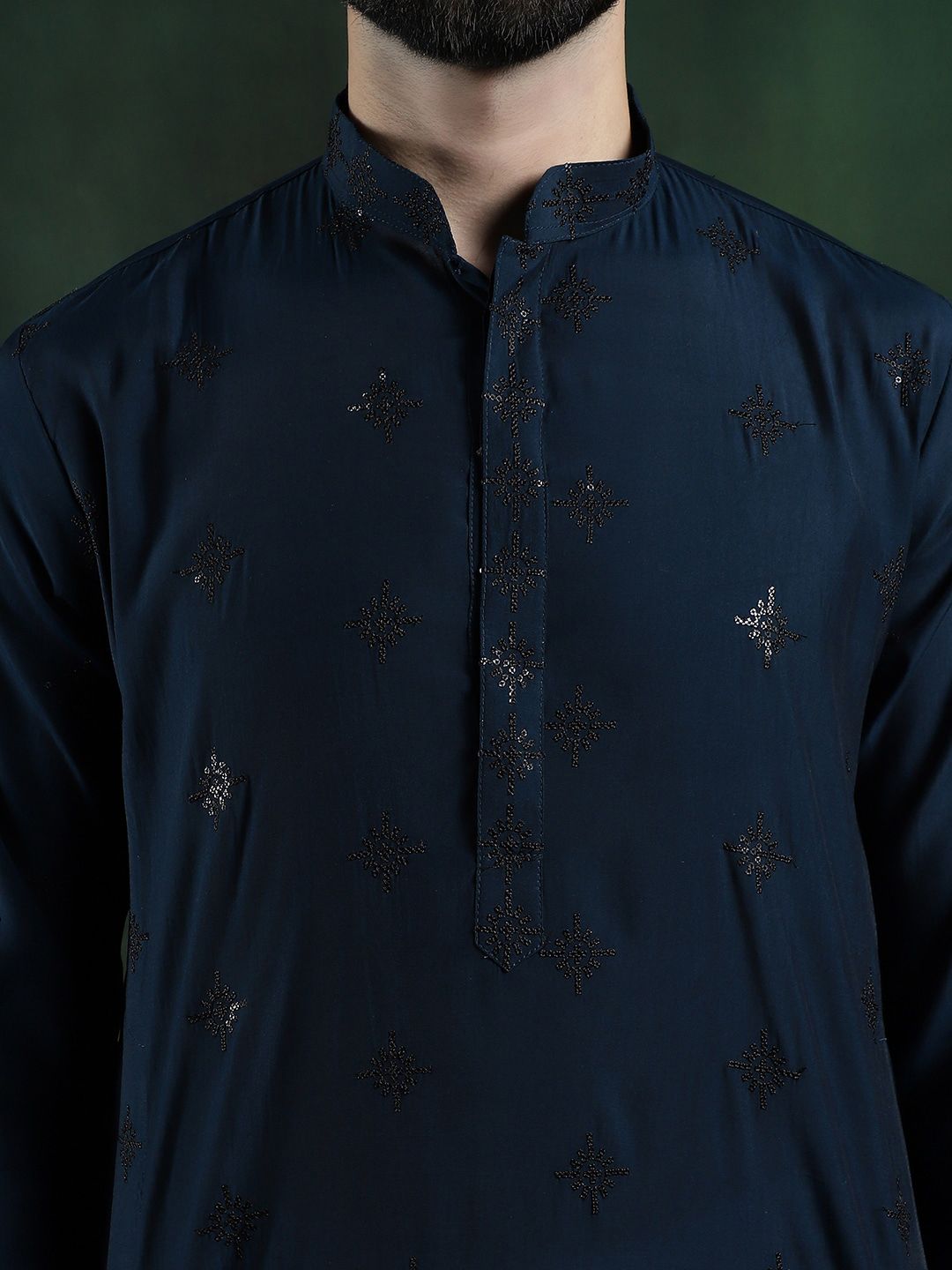 SOJANYA Motif Etnik Bersulam Kolar Mandarin Kurta Lurus Labuci