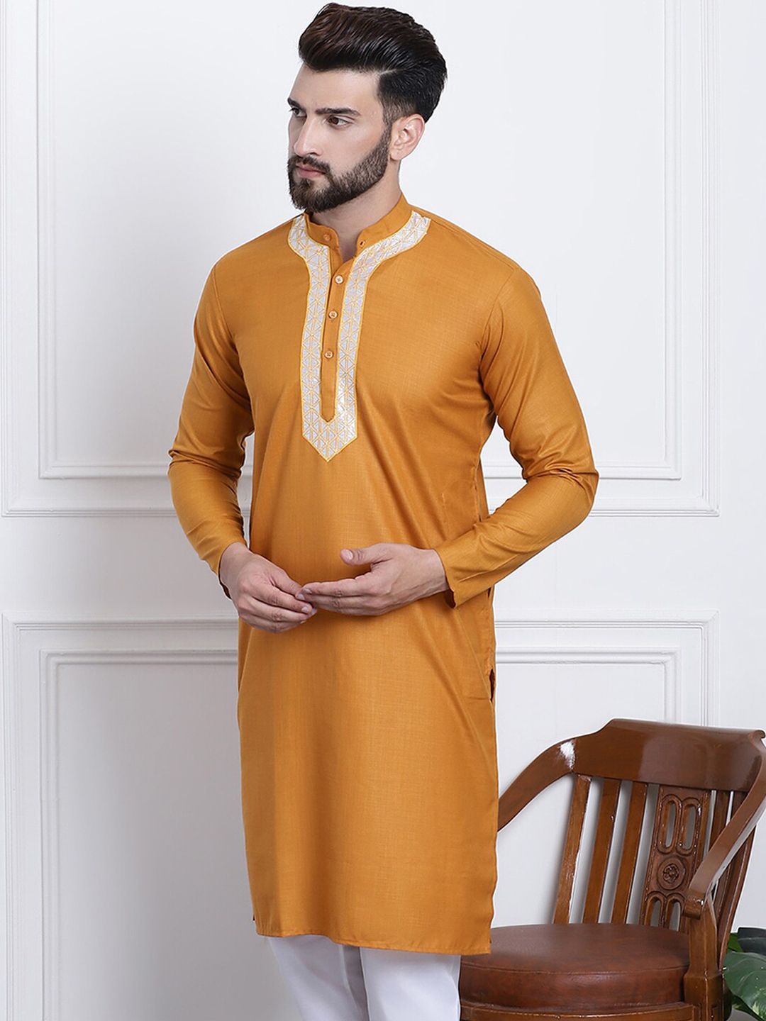 SOJANYA Geometric Yoke Design Kolar Mandarin Pure Cotton Kurta Lurus