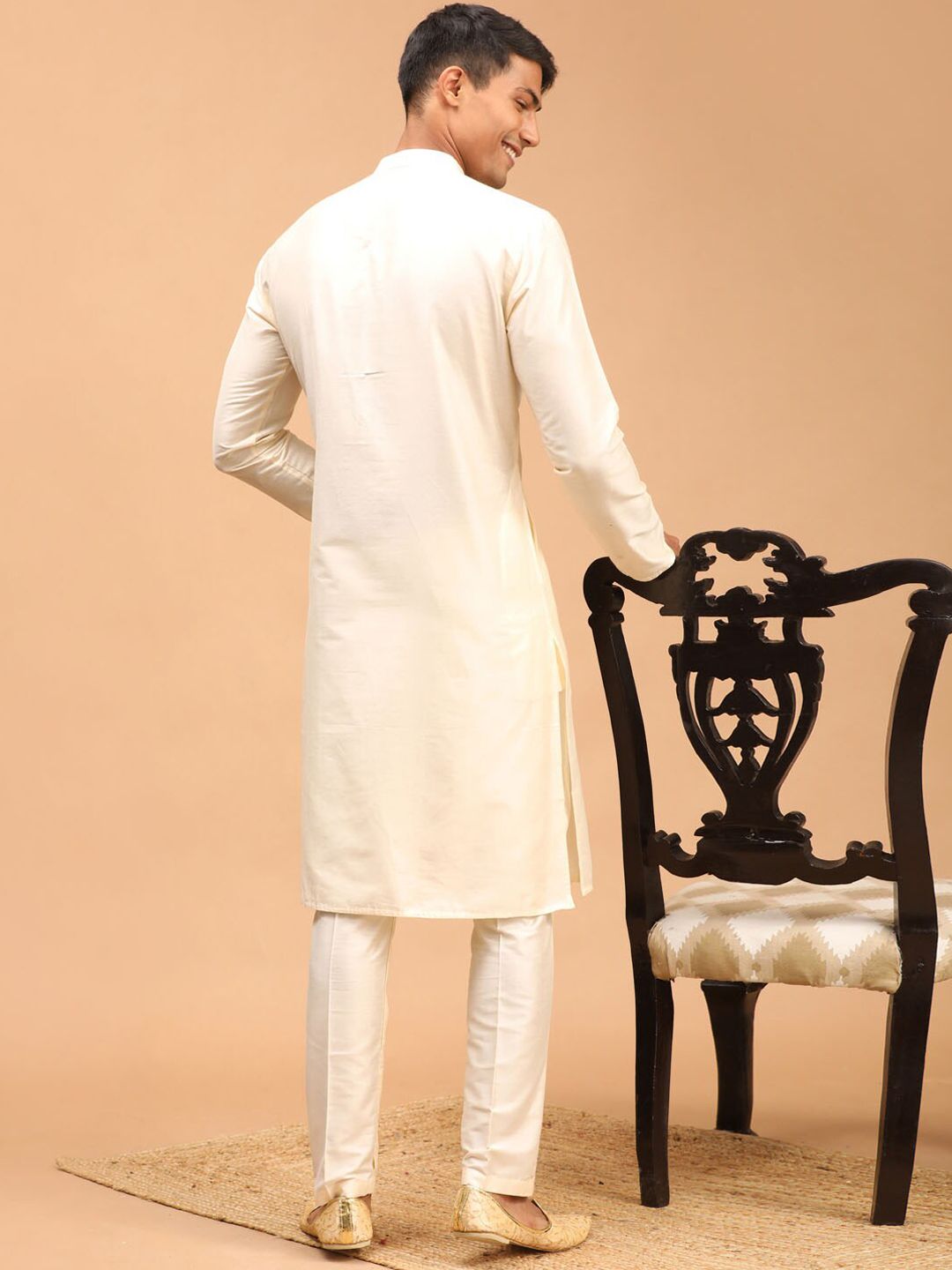 VASTRAMAY Men Cream-Coloured Kurta with Pyjama
