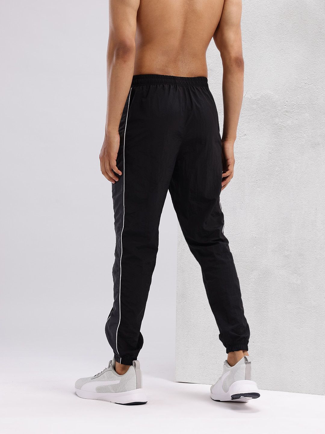 HRX by Hrithik Roshan Men Contrast Stitching Mid-Rise Rapid-Dry Running Joggers