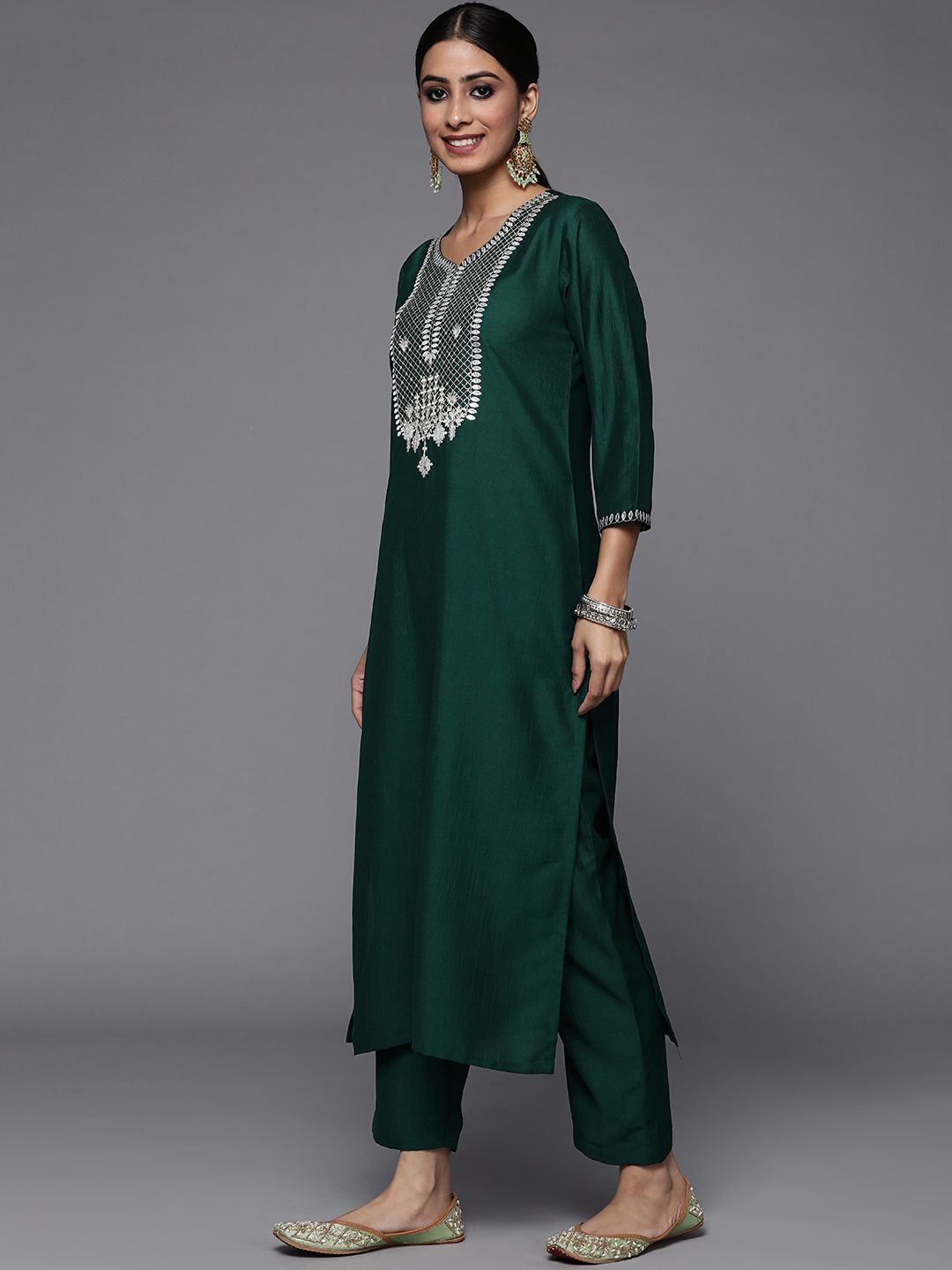 Motif Etnik Green Varanga Wanita Bersulam Gotta Patti Kurta Dengan Seluar & Dengan Dupatta