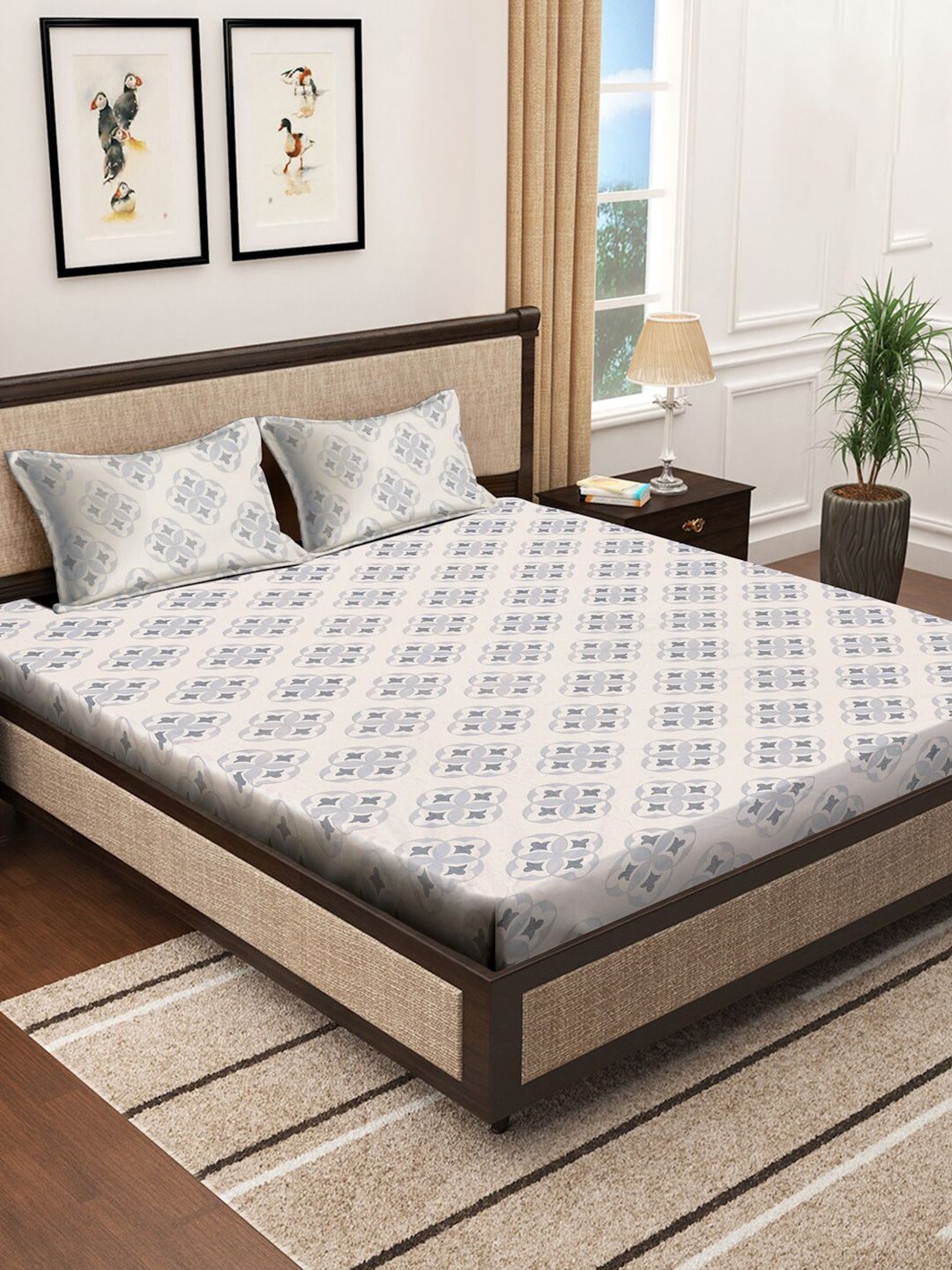 KLOTTHE Off White & Grey Geometric Cotton 400 TC King Fitted Bedsheet With 2 Pillow Covers