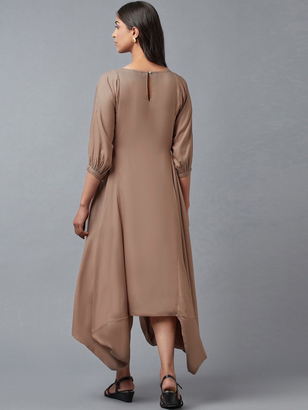 W Women Beige Geometric Embroidered Thread Work Kaftan Kurta