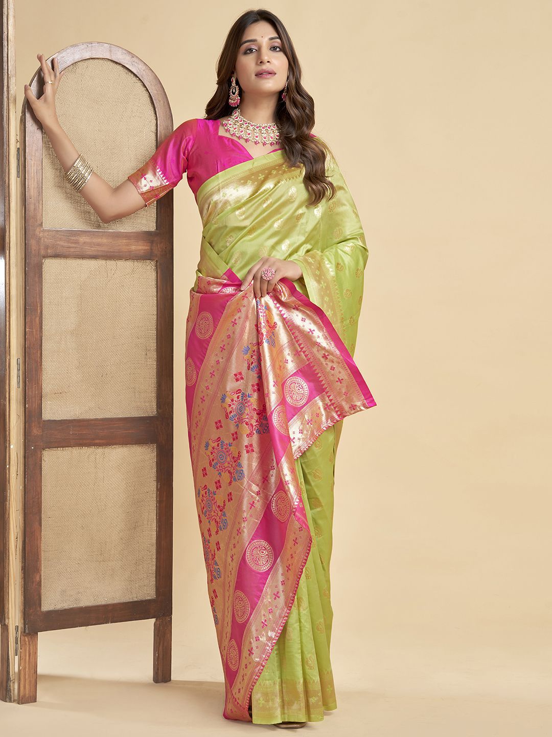KALINI Ethnic Motif Zari Woven Banarasi Saree